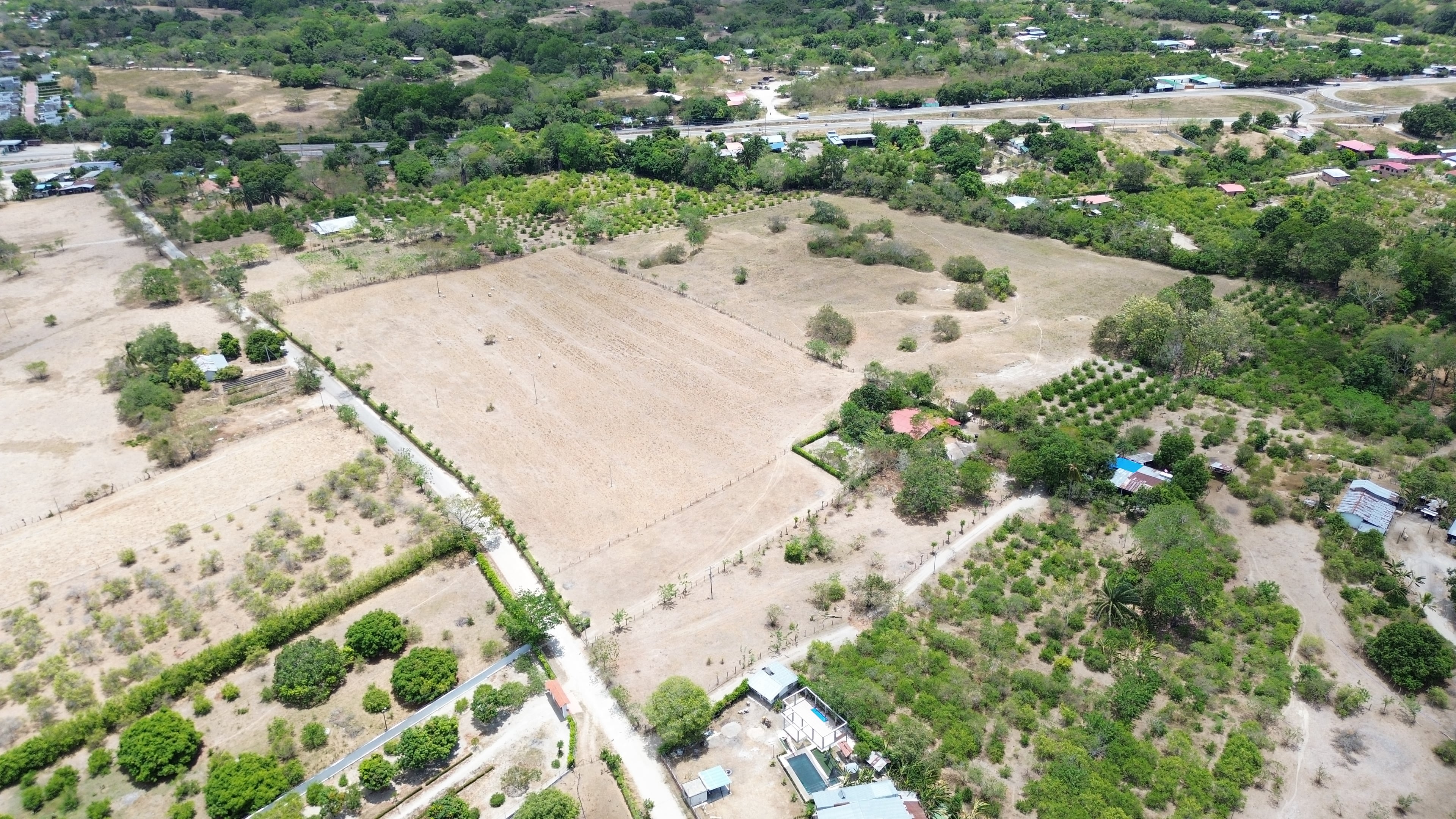 Vista aérea del terreno y su entorno rural en Guamo, Tolima